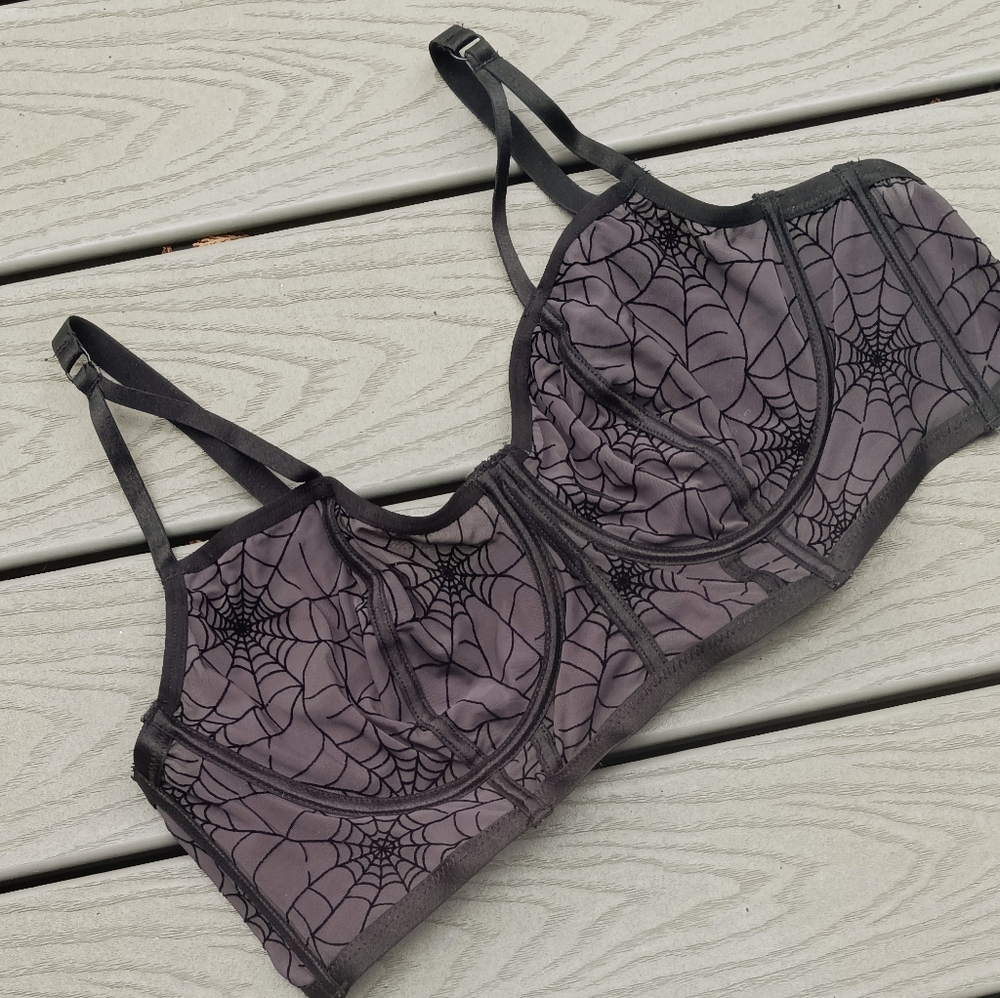 Torrid underwire spider web black bra size 3